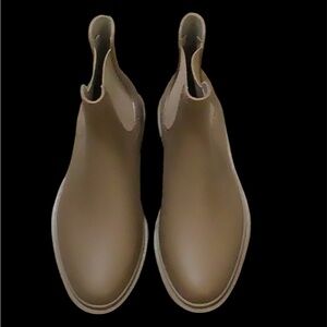 Old Navy Tan Winter Boots with Durable Rubber Sole